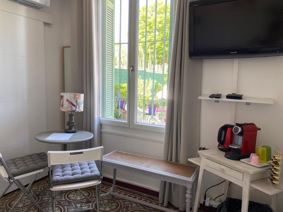 Cote Court Bed & Breakfast LʼIsle-sur-la-Sorgue Екстериор снимка